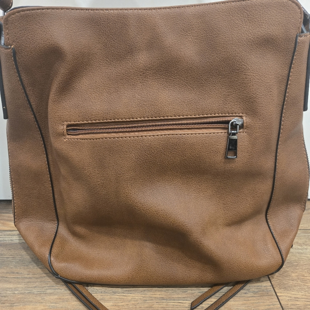 Realer brand Purse - Picture 6 of 6